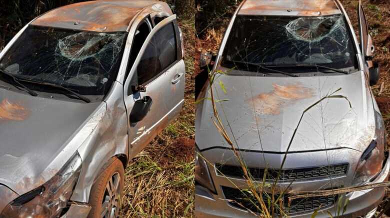 Carro ficou bem destruído