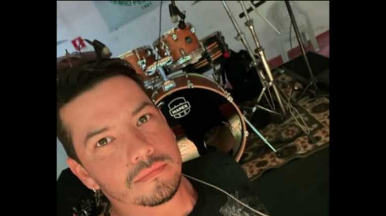 Ele faleceu em um acidente na noite de domingo