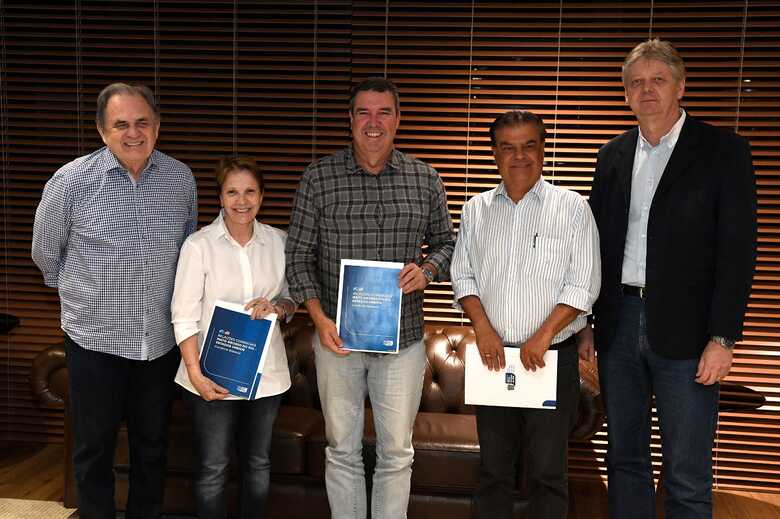 Nelsinho esteve ao lado de Riedel, Tereza e membros do governo de Mato Grosso do Sul