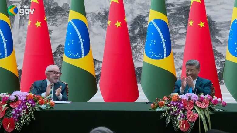 Assinatura de acordo BrasilxChina em Pequim