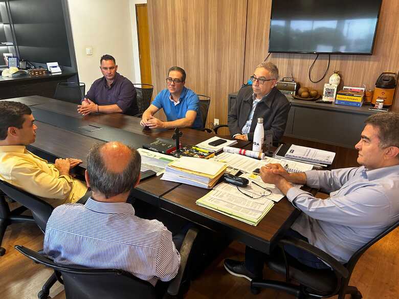 Reuni&atilde;o com o prefeito Mar&ccedil;al Filho e o deputado federal Beto Pereira