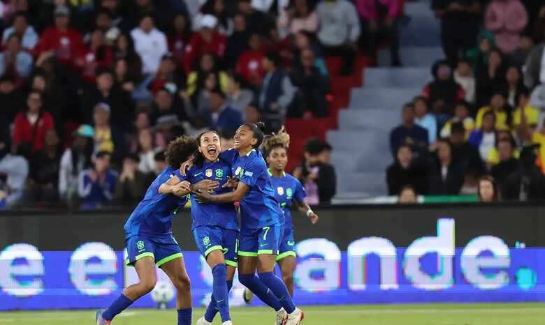 Marta começou no banco e mesmo assim brilhou na final