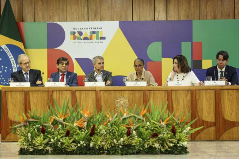 Coletiva de integrantes do governo para explicar vetos