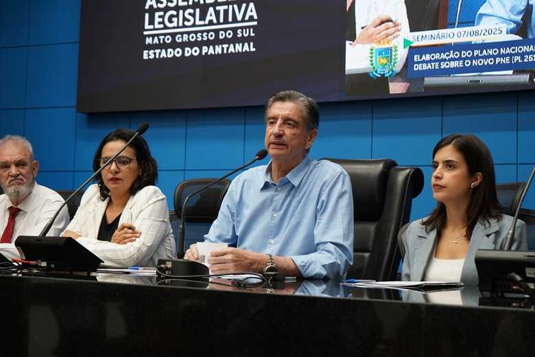 Parlamentares durante Seminário Estadual do PNE