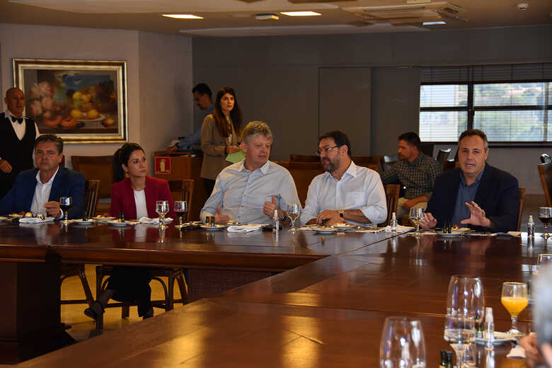 Presidente da Fiems recebe empresas do ramo do g&aacute;s