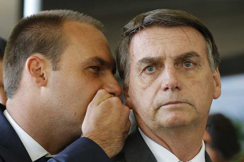 Eduardo e Jair Bolsonaro indiciados