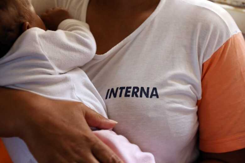 Interna com beb&ecirc; - Foto: G.Dettmar/Ag.CNJ