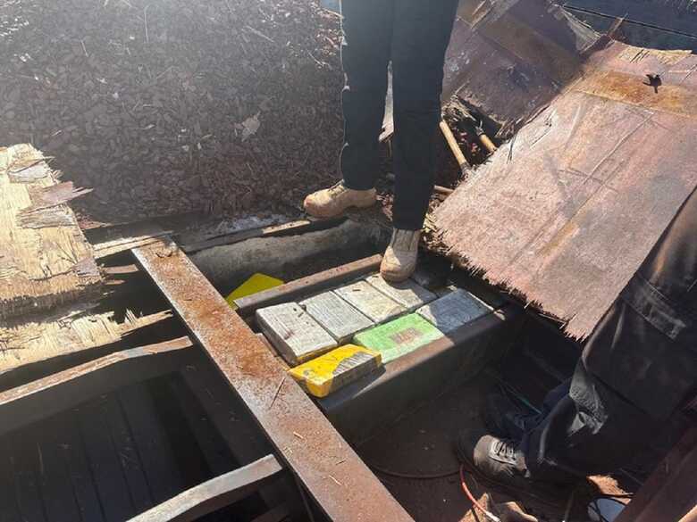 Drogas estavam escondidas em compartimentos ocultos