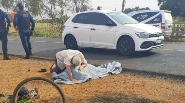 Pai da vítima chorou pelo local