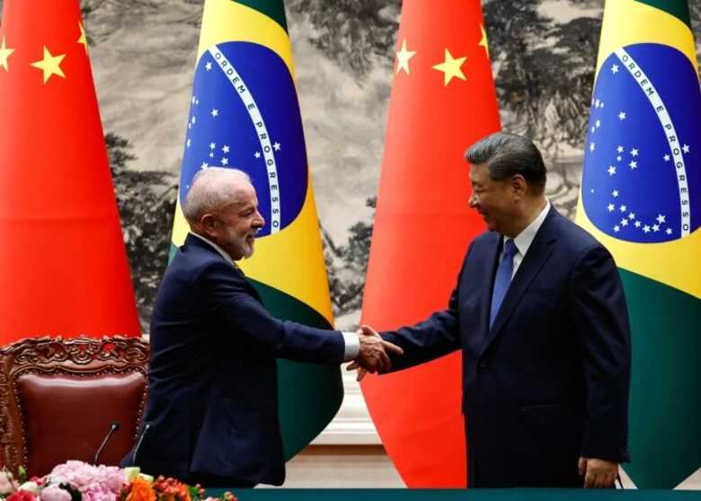Xi Jinping conversa com Lula e reforça apoio ao Brasil