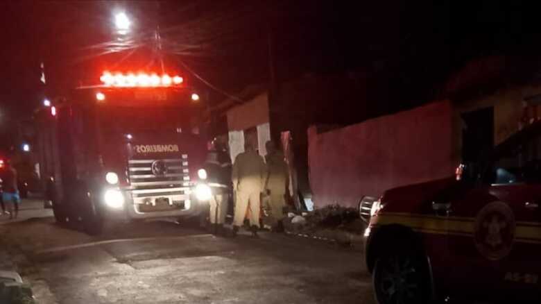 O incêndio aconteceu na noite de ontem