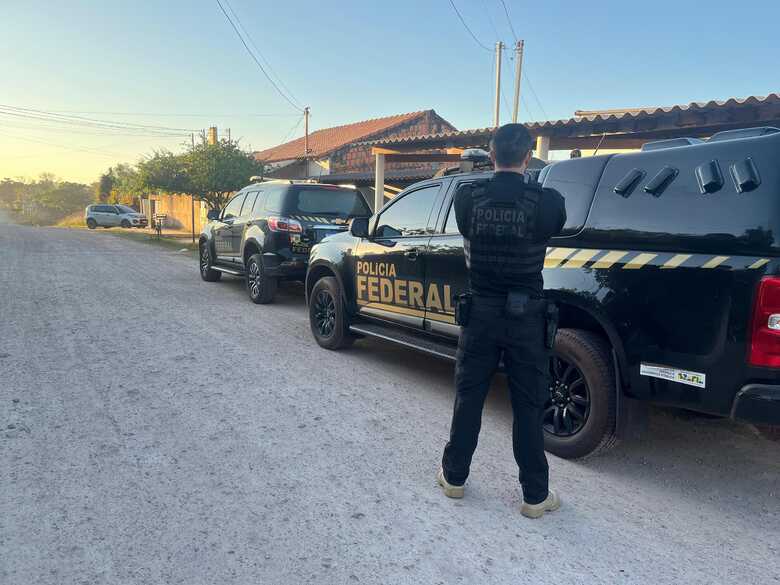 Policiais cumpriram vários mandados na operação
