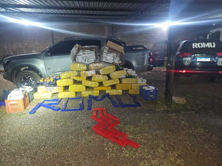 Drogas estavam escondidas na caminhonete e em uma casa