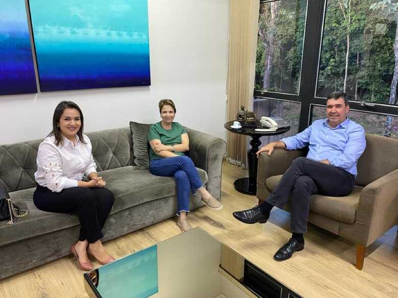 Prefeita Adriane Lopes, senadora Tereza Cristina e governador Eduardo Riedel 