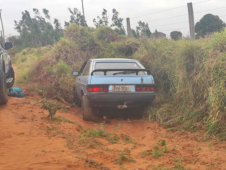 V&iacute;tima estava no carro que bateu num barranco