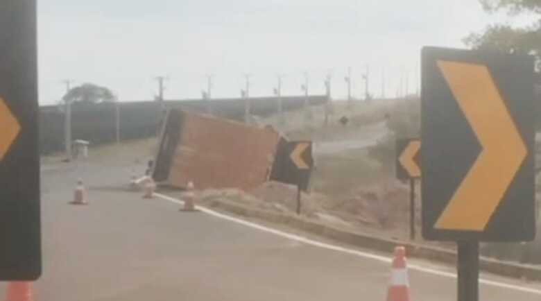 O acidente aconteceu na tarde ter&ccedil;a-feira (19)