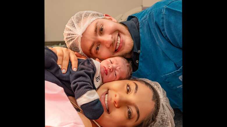 Lucas Foroni, o pequeno Eduardo e Isabela Machado