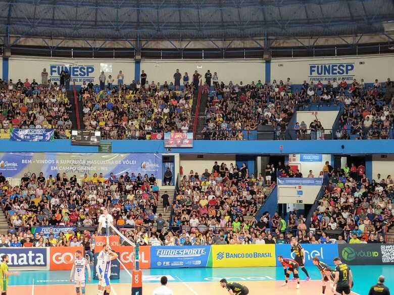 Guanandizão lotado para jogo da Superliga 2024/2025