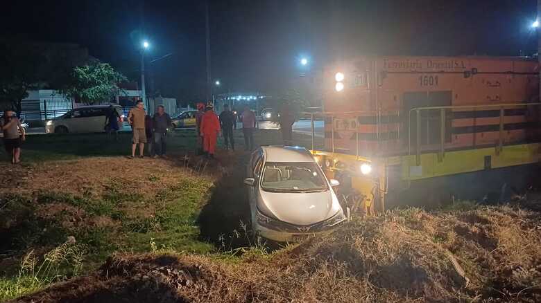 Carro sofreu diversos danos no acidente