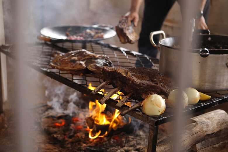 Assar carne também é uma competição