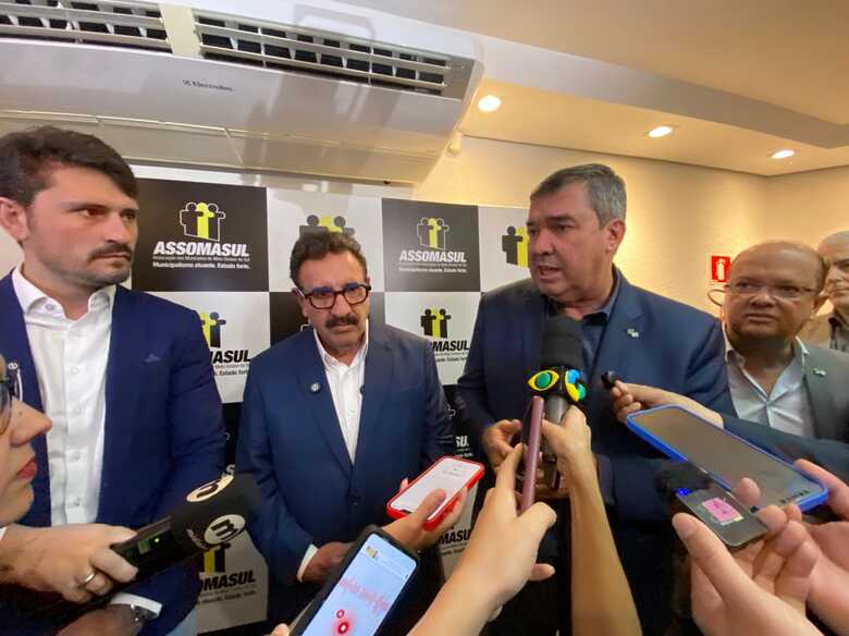 Prefeito Thalles Tomazelli, Ratinho e governador Eduardo Riedel 