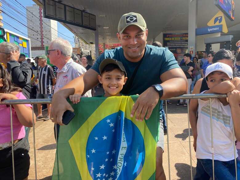 Vinicius mora em São Paulo, mas vem todo ano para Campo Grande acompanhar o desfile
