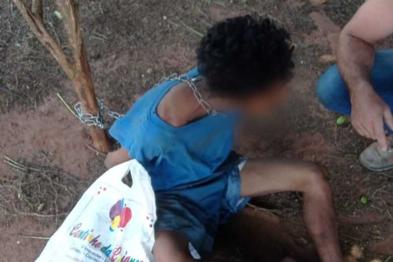 Autor de furtos imobilizado por moradores 