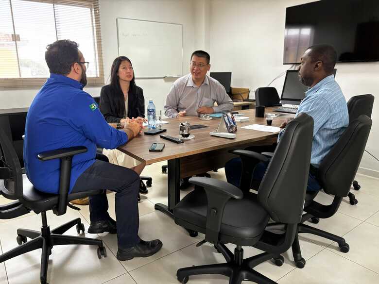 Representantes da Embaixada da China no Brasil estiveram reunidos com o coordenador-geral de Perícias e Identificação de MS