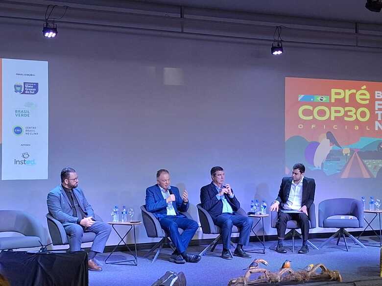 Eduardo Riedel (PP) e representantes da organização da conferência climática se reuniram nesta terça-feira