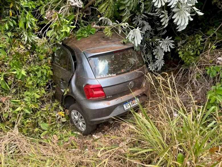 Veículo ficou bastante destruído