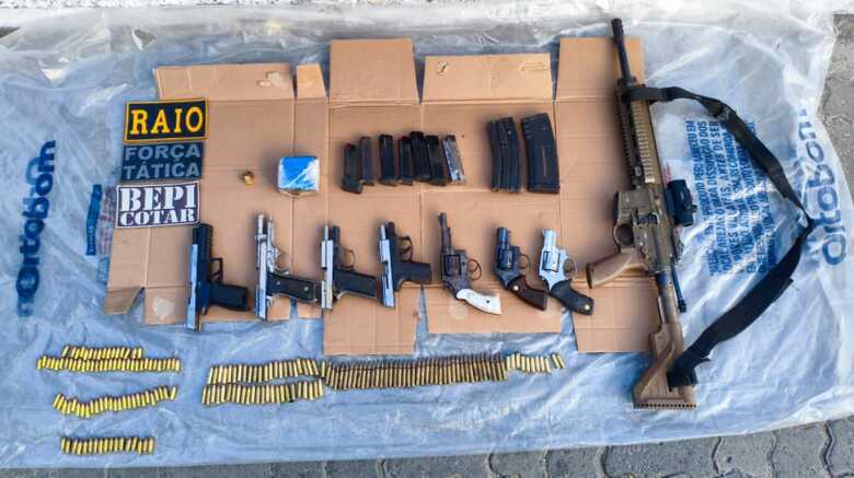 Armas foram apreendidas - 