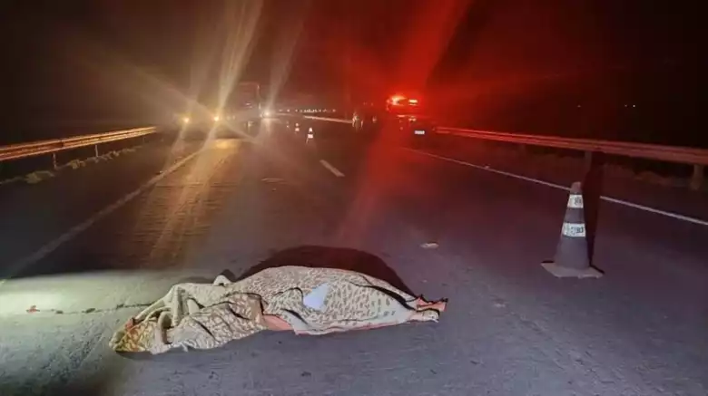 Corpo da vítima fatal na rodovia - 