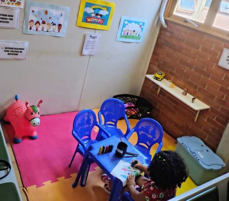 Espaço lúdico e humanizado montando pelos funcionários do setor