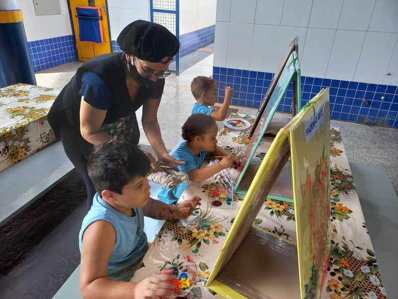 Assistente de educação infantil