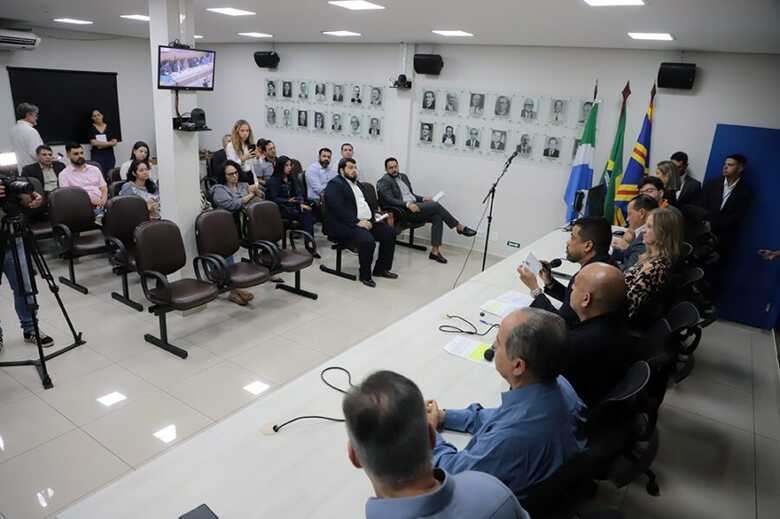 O debate também abordou temas como segurança, moradia e incentivo ao comércio