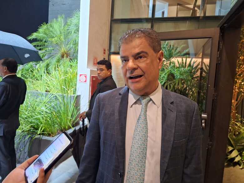 Nelsinho acompanha conversas sobre centro logístico