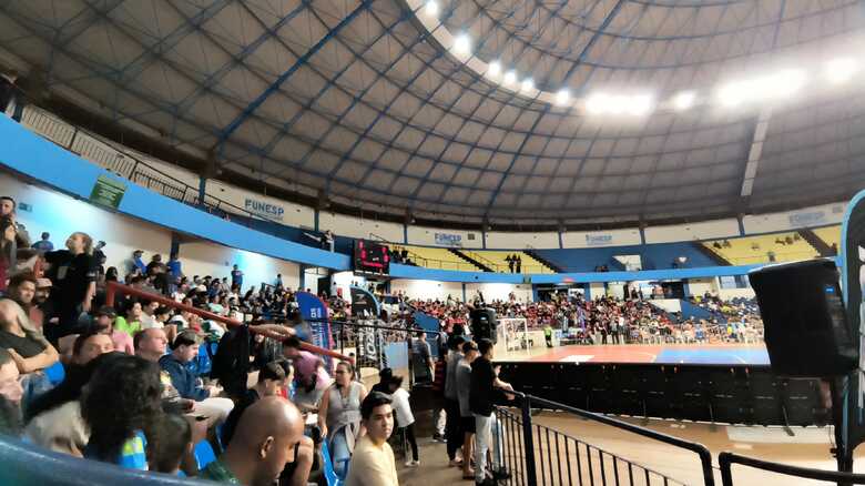 Público lotou os setores de baixo do Guanandizão