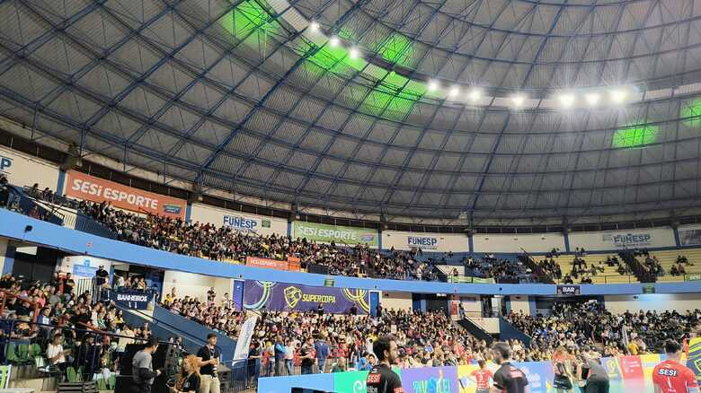 Torcedores vieram em peso para jogo