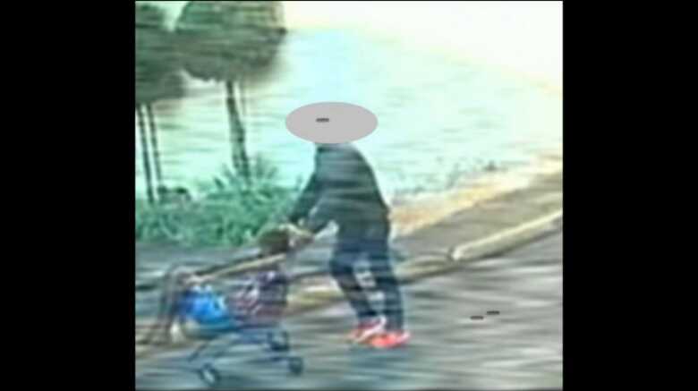 Suspeito foi flagrado carregando vítima