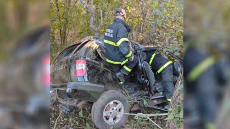 Motorista havia ficado preso nas ferragens