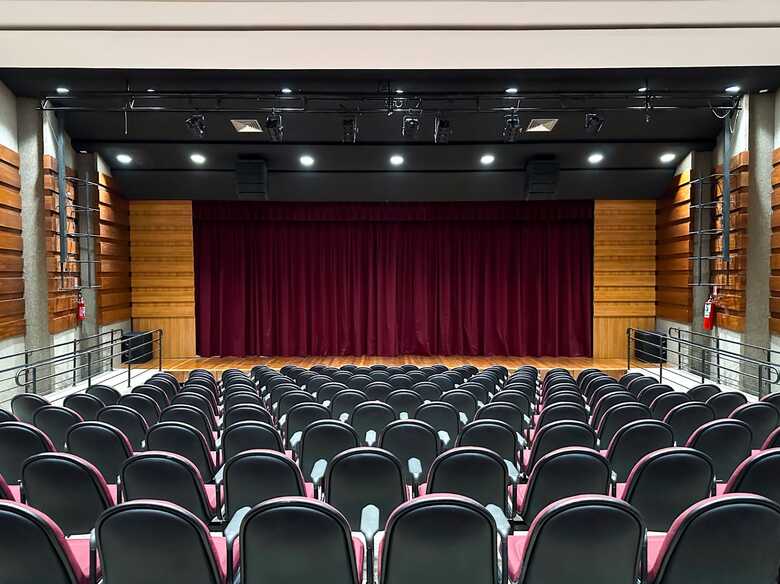 Evento acontece no teatro do Sesc