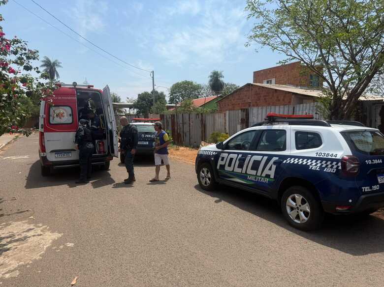 Jovem foi socorrido e levado até uma unidade de saúde