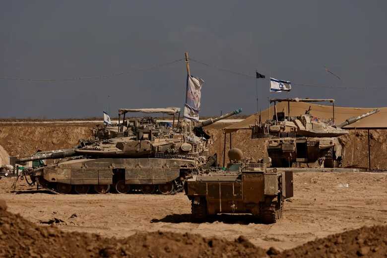 Tanques de Israel perto da fronteira com Gaza