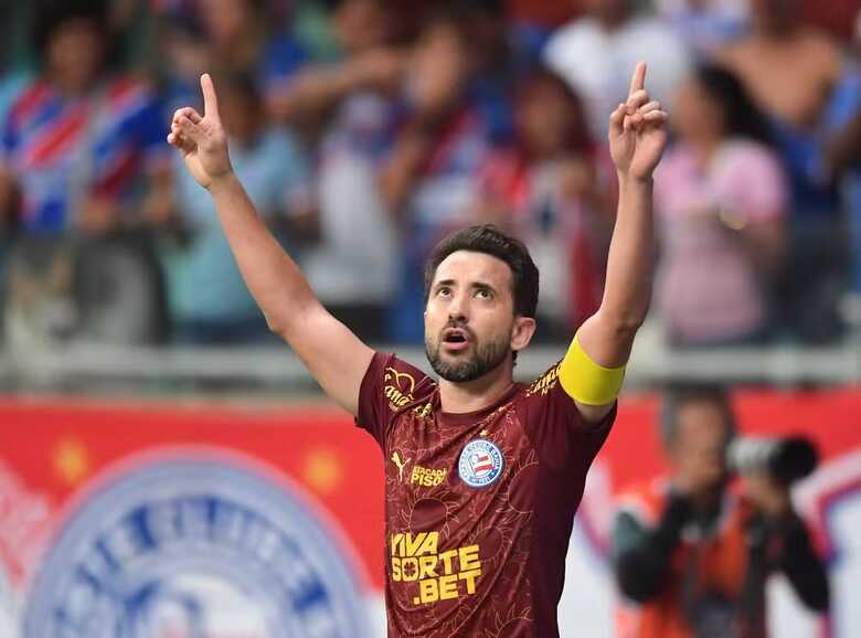 Everton Ribeiro comemora gol pelo Bahia 