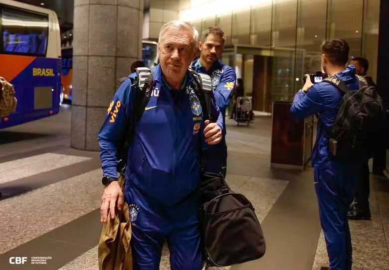 Carlo Ancelotti na chegada da sele&ccedil;&atilde;o brasileira a T&oacute;quio