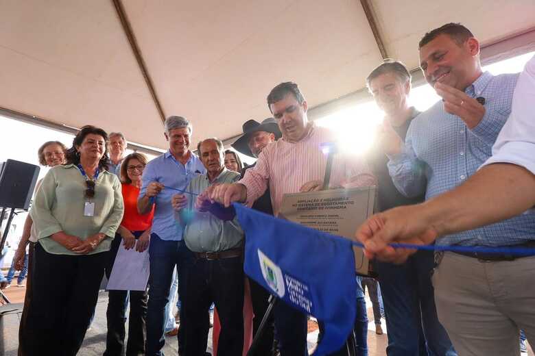 Participaram dos atos, o vice-governador Barbosinha, senador Nelsinho Trad, o deputado federal Dagoberto Nogueira, e deputados estaduais