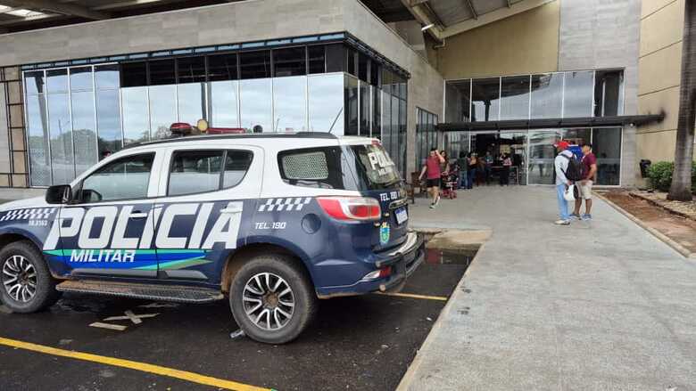 A Polícia Militar foi acionada pela segurança do estabelecimento 