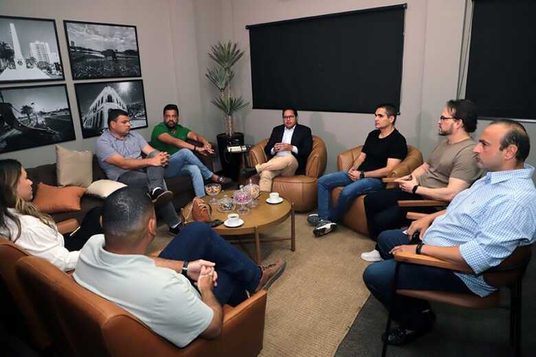 Al&eacute;m do presidente Papy, o encontro reuniu os vereadores Dr. L&iacute;vio, presidente da Comiss&atilde;o, al&eacute;m dos membros Ana Portela, Herculano Borges e Silvio Pitu