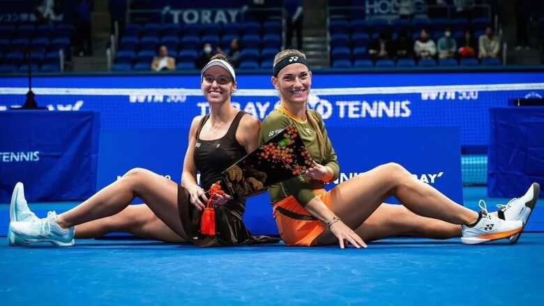 Luisa Stefani e Timea Babos conquistam o t&iacute;tulo de duplas do WTA 500 de T&oacute;quio
