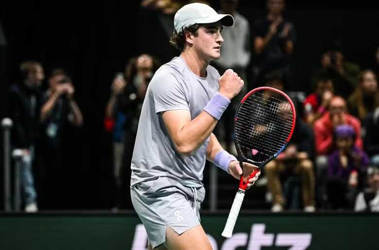 João Fonseca vence na estreia do Masters de Paris